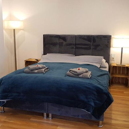 Bungalow An Der Tanne Mit Ueberdachter Terrasse デュッセルドルフ エクステリア 写真