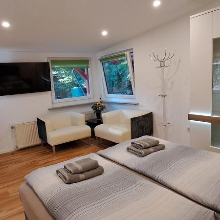 Bungalow An Der Tanne Mit Ueberdachter Terrasse デュッセルドルフ エクステリア 写真