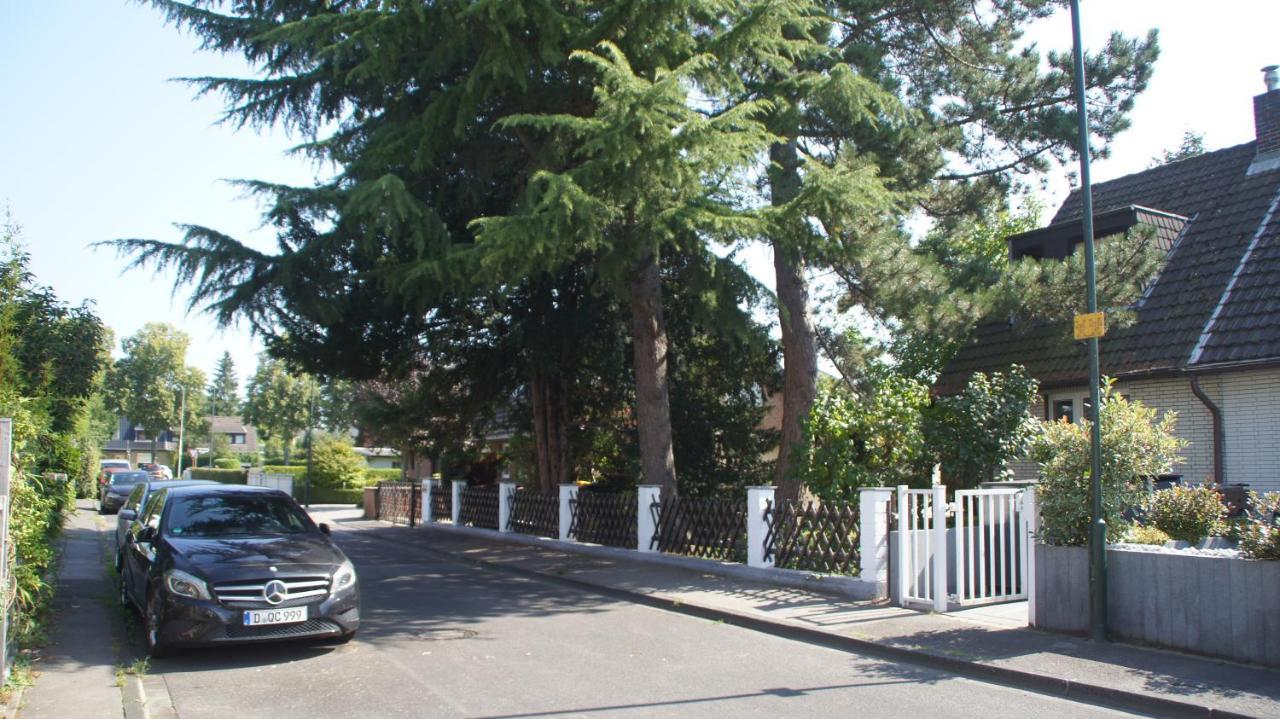 Bungalow An Der Tanne Mit Ueberdachter Terrasse デュッセルドルフ エクステリア 写真