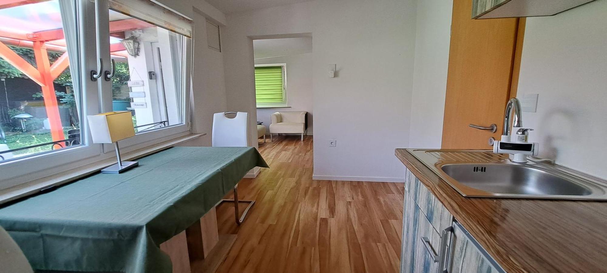 Bungalow An Der Tanne Mit Ueberdachter Terrasse デュッセルドルフ エクステリア 写真